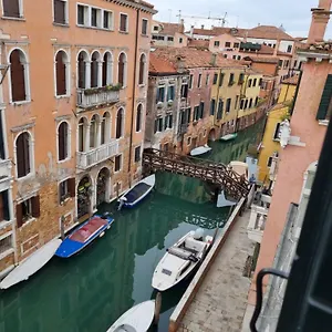 ca-cappello-venice-apartment-2-with-canal-view.hotelinveneto.com/
